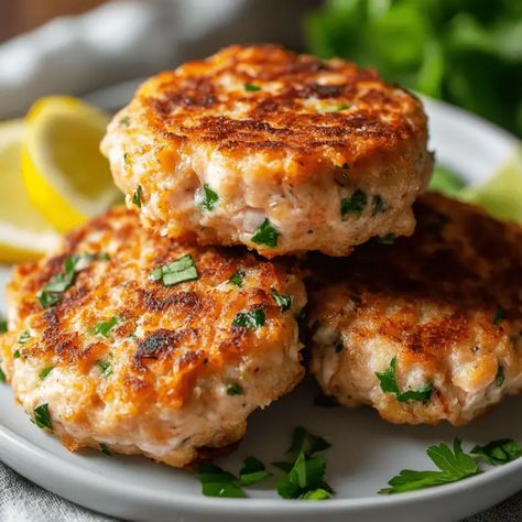 Old Fashioned Salmon Patties Recipe - Forecipes Old Fashioned Salmon Patties, Fried Salmon Patties, Salmon Cakes Recipe, Salmon Croquettes, Canned Salmon, Salmon Patties Recipe, Healthy Salmon Recipes, Easy Salmon Recipes, Fried Salmon