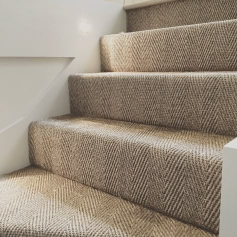 Best Carpet For Stairs, Stairway Carpet, Patterned Stair Carpet, Carpeted Stairs, Stairs Runner, Stairs Carpet, Weave Carpet, Carpets Design, Carpet Diy