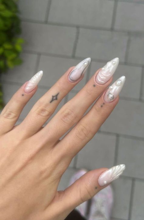 Gel X Nails Pearls, White Iridescent Nails Acrylic, Iredesant Pearl Nails, Pearl Inspired Nails, Pearl Aura Nails, Pearl Decor Nails, Pearly White Nails, White Pearl Nails, Pearlescent Nails