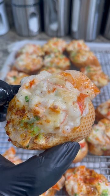 Crab Toast Recipe, Crab Meat Appetizers, Crab Toast, Baked Catfish, Korean Cream, Crab Appetizer, Cajun Chicken Alfredo, Raw Shrimp, Shrimp Toast