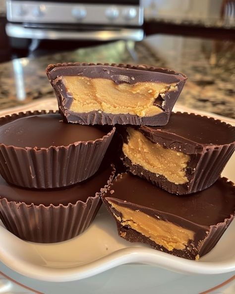 Creamdulce Eating Chocolate Aesthetic, Chocolate Snacks Aesthetic, Chocolate Candies Aesthetic, Chocolate Flavor Aesthetic, Hersheys Chocolate Aesthetic, Chocolate Pictures, Homemade Peanut Butter Cups, Chocolate Snacks, Peanut Butter Cups