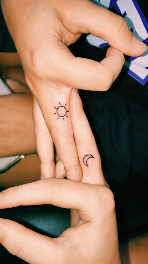 Small Sister Tattoos Sun And Moon, Sun And Moon Tattoo Friendship, Finger Tattoo Sun And Moon, Sun And Moon Finger Tattoo Matching, Sun And Moon Tattoo On Finger, Sun And Moon Ring Finger Tattoo, Bestie Moon Tattoos, Simple Sun And Moon Tattoo Best Friends, Matching Sister Tattoos Sun And Moon