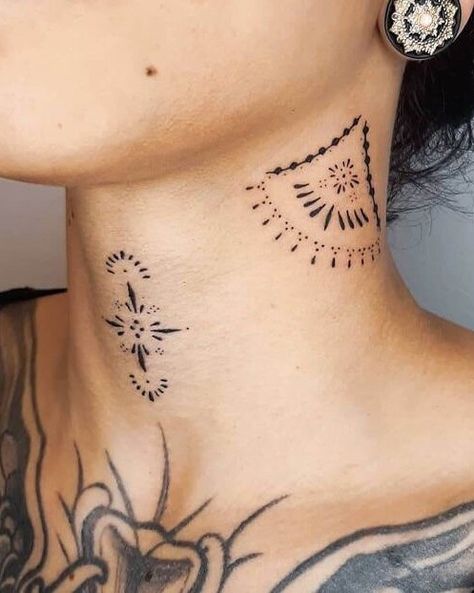 Fineline Neck Tattoos Women, Subtle Throat Tattoo, Center Of Neck Tattoo, Fine Line Throat Tattoos Women, Dot Neck Tattoo, Line Work Neck Tattoo, Boho Neck Tattoo, Subtle Neck Tattoos Women, Feminine Throat Tattoos For Women