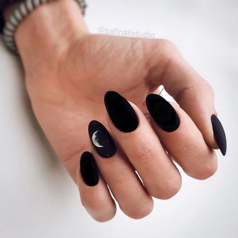 16 Tattoo, Black Halloween Nails, Almond Nail Art, Moon Nails, Almond Acrylic Nails, Pretty Acrylic Nails, Short Acrylic Nails, Manicure E Pedicure, Matte Nails