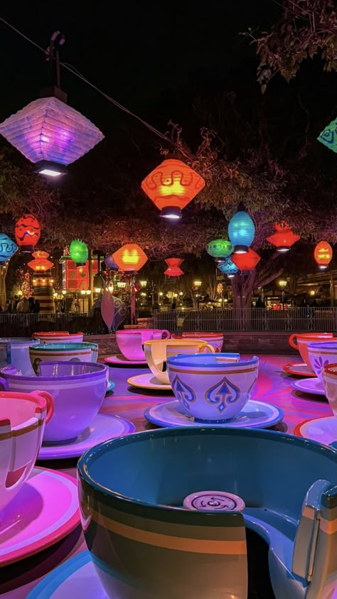 Disneyland Teacups, Disneyland Florida, Disneyland Orlando, Disneyland Rides, Disneyland Photos, Disney Photo Ideas, Disney World Pictures, Disneyland (paris), Cute Disney Pictures