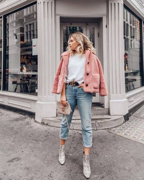 Pink sherpa jacket. Look Winter, Quoi Porter, Bohol, Jacket Outfit, Valentine's Day Outfit, Pink Jacket, Trend Fashion, Latest Outfits, Faux Fur Jacket