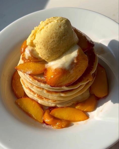 These are something else. Peaches and cream is a dreamy combo and these are SO good - soft, fluffy pancakes stacked with caramelised peaches and ice cream… i am obsessed!! #recipe #food #pancakes #peaches #peach #icecream #pancakeday #pancakerecipeeasy Pancakes With Ice Cream, Peaches And Ice Cream, Peach Pancakes, Food Pancakes, Vegan Pancake, Cream Pancakes, Fruit Pancakes, Flavored Pancakes, Protein Pancakes Recipes