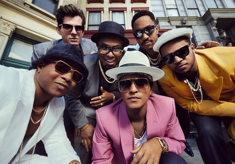 Mark Ronson- uptown funk ft Bruno Mars Bruno Mars Songs, The Meta Picture, Uptown Funk, Dance Sing, Mark Ronson, Extreme Workouts, Wedding Music, Songs To Sing, Bruno Mars