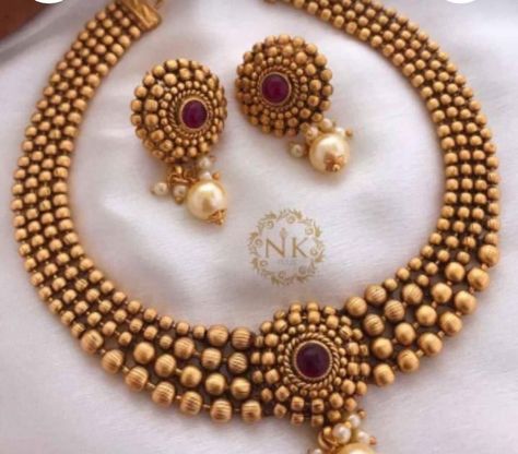 Gold Necklace Bridal, Pearl Bridal Jewelry Sets, Mangalsutra Chain, Pearl Ornaments, Unique Gold Jewelry Designs, Bridal Necklace Designs, Choker Necklace Designs, New Gold Jewellery Designs, Gold Earrings Models