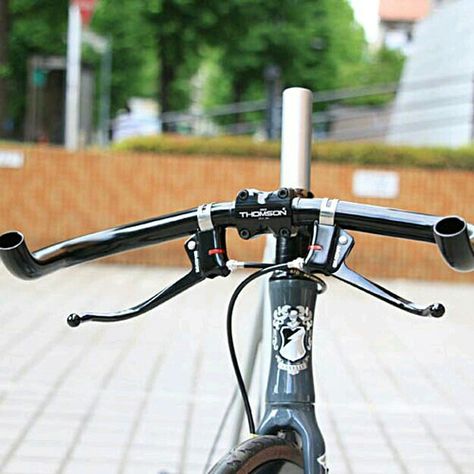 Bike Hacks, Best Road Bike, Urban Bicycle, Bicycle Painting, Push Bikes, Fixie Bike, Fixed Gear Bike, Speed Bike, Road Bike Cycling