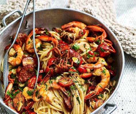 Herbs, lemon and a dash of chilli bring this garlicky prawn and pasta dish to life. Prawn Pasta, Prawn Dishes, How To Cook Chorizo, Linguine Recipes, Grilled Prawns, Garlic Prawns, Mint Salad, Prawn Recipes, Easy Pasta Recipes