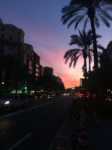 Valencia night life #valencia #night Spain Aesthetics Night, Valencia Core, Valencia Spain Aesthetic, Valencia Aesthetic, Spain Aesthetics, Valencia City, Spain Aesthetic, Romanticizing Life, Valencia Spain