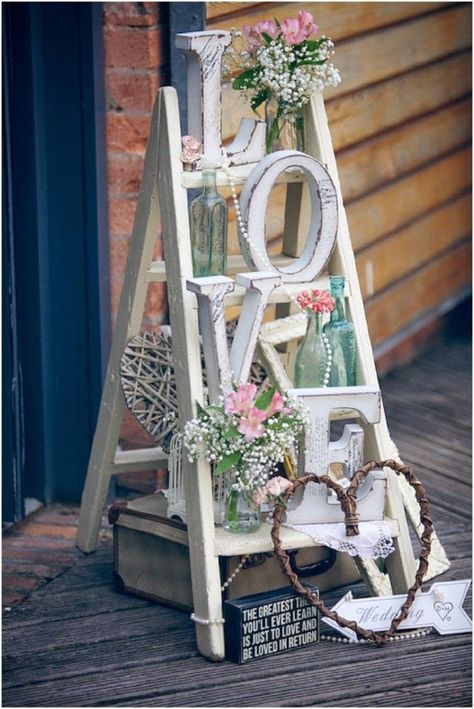 Rustic Country Wedding Decorations, Rehearsal Dinner Decorations, Old Ladder, Deco Champetre, نباتات منزلية, Country Wedding Decorations, The Word Love, Dinner Decoration, Word Love