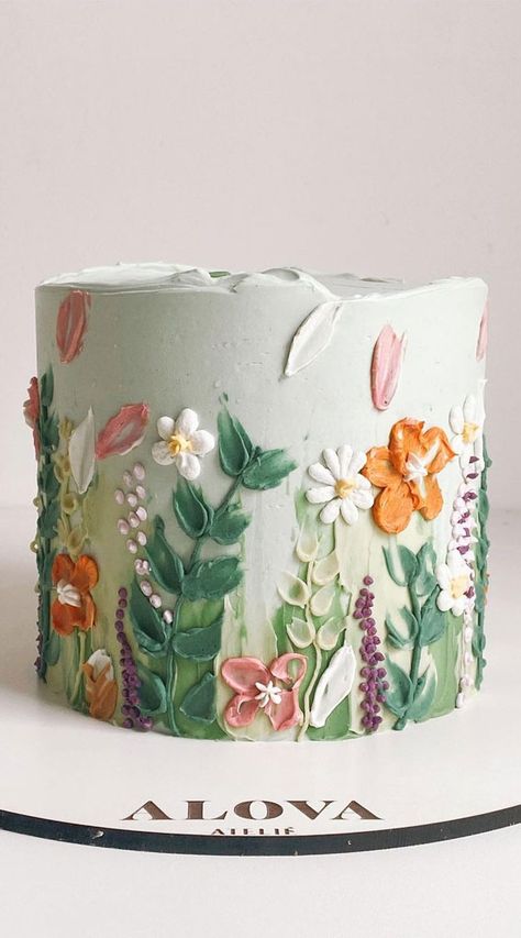 Buttercream Wildflowers Tutorial, Wild Flower Birthday Cake, Flower Cake Ideas Birthday, Flower Cake Design Birthday, Simple Flower Cake Ideas, Simple Floral Cake Design, Simple Flower Birthday Cake, Painted Cakes Buttercream, Wildflower Cake Ideas