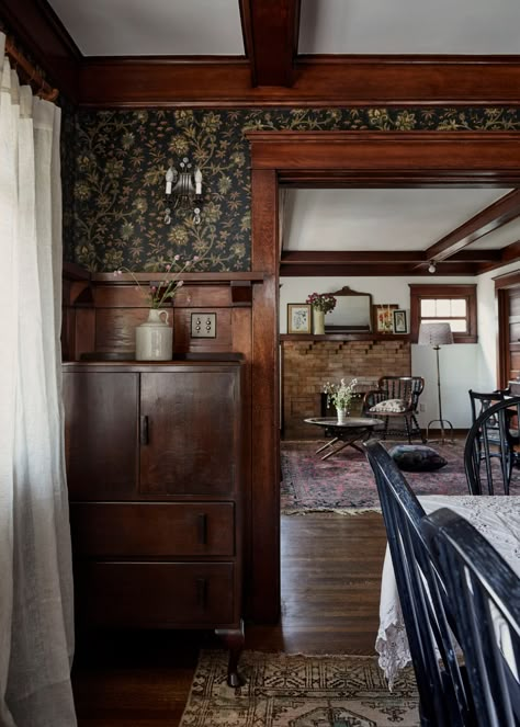 This “Happy Moody” Craftsman Home Is A Vintage Lover’s Dream (We Can't Stopping Staring At This Kitchen) - Emily Henderson Craftsman Style Homes Interior, Craftsman Dining Room, Craftsman Home Interiors, Moody Design, Craftsman Interior, Home Restoration, Target Home, Craftsman Bungalow, Vintage Dining Room