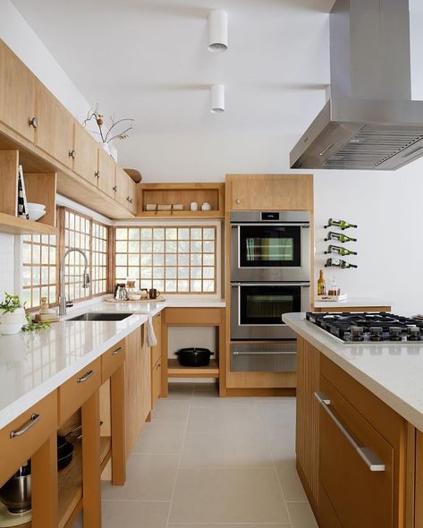 Japanese Kitchen Island, Japanese Kitchen Modern, Japanese Style House Interior, Asian Inspired Kitchen, Korean Inspired Kitchen, Modern Chinese Kitchen, Japanese Minimalist Kitchen, Luxury Japanese Kitchen, Japanese Modern Kitchen