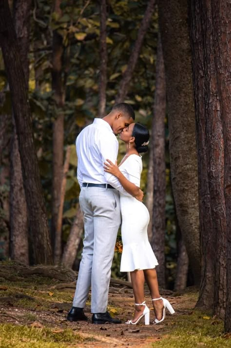 Outdoor Couple Shoot, Couple Shoot Ideas, Engagement Photo Shoot Poses, Engagement Picture Outfits, Outdoor Couple, Engagement Pictures Poses, Elegant Couple, Pre Wedding Poses, Wedding Picture Poses