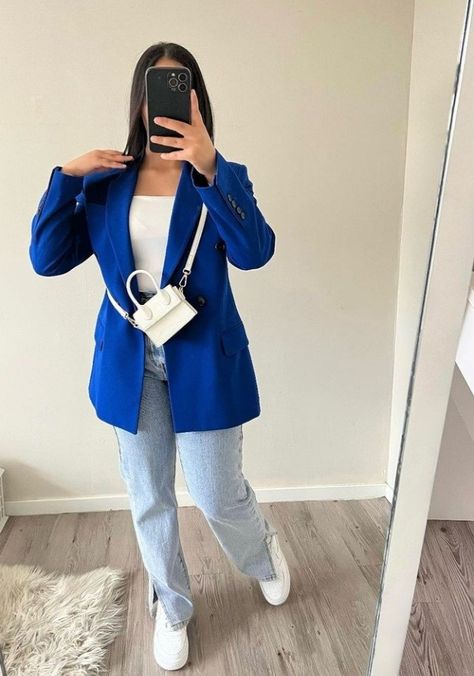 Outfit Blazer Bleu, Carolina Outfit, Blue Blazer Outfits For Women, Blue Blazer Outfit, Stylish Business Outfits, Blazer Outfits For Women, Mode Zara, Casual Outfit Inspiration, Stylish Work Attire