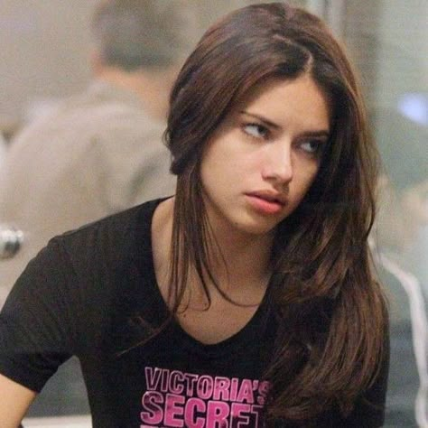 Adriana Lima Without Makeup, Adrian Lima, Adrina Lima, Adriana Lima Young, Adriana Lima Style, 00s Mode, Vs Models, Model Aesthetic, Victoria Secret Fashion