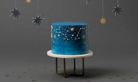 This Constellation Cake Will Be the Star of Any Party Constellation Party, Constellation Cake, Sky Cake, Galaxy Cake, Gateaux Cake, Blue Cakes, Pretty Birthday Cakes, Cute Birthday Cakes, Party Desserts