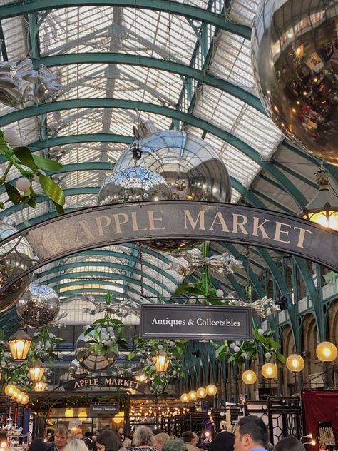 Covent Garden Christmas Market, Covent Garden Market, Covet Garden London, Apple Market London, London Market Aesthetic, Spitalfields Market London, Covent Garden Aesthetic, Sky Garden London, London Gardens