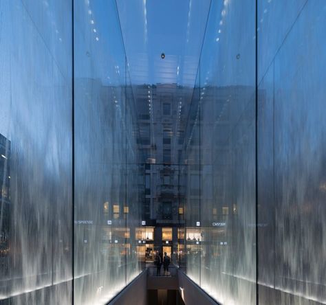 Fountains jet water over entrance to Foster + Partners' sunken Apple store in Milan Water Architecture, Italy Architecture, Foster Partners, Water Walls, Apple Store, Water Fountain, Space Design, Interior Architecture Design, Picture Gallery