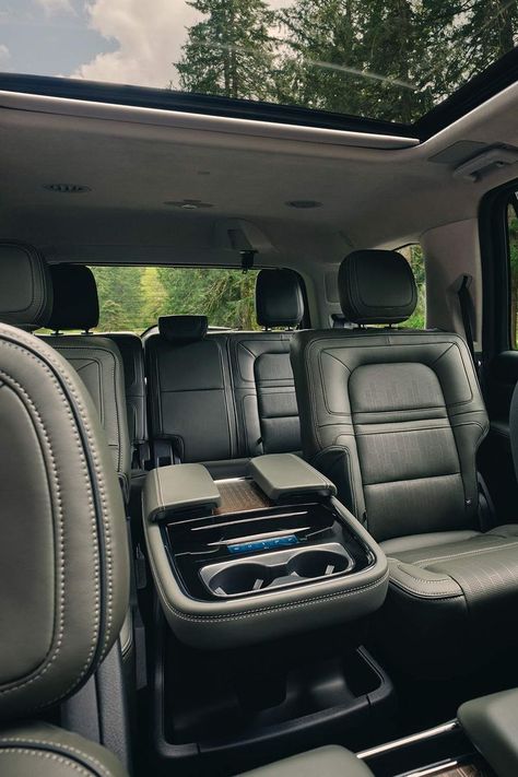 Lincoln Navigator Interior, 2022 Lincoln Navigator, Family Cars Suv, Best Family Cars, New Luxury Cars, Lincoln Aviator, Mom Car, Lincoln Cars, Charging Stations