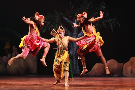 Arjuna fights off evil Cakils in a Perang Kembang scene. Wayang Orang, Central java, Indonesia Performance Photography, Balinese Art, Indonesian Culture, Logo Wallpaper Hd, Dance And Music, Music Singing, Custom Costumes, Central Java, East Indies