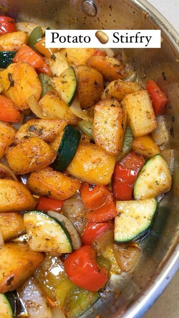 Potato Stir Fry, Parsley Oil, Fried Zucchini Recipes, Garlic Zucchini, Vegan Stir Fry, Dried Parsley, Chinese Cooking Recipes, Easy Healthy Lunches, Vegan Potato