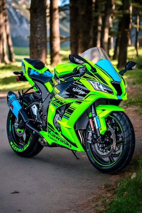 Kawasaki Motorcycles Sport Bikes, Sport Bike Rider, Green Motorcycle, Bike Couple, Social Media Marketer, Best Motorbike, Kawasaki Zx10r, Kawasaki Bikes, Image Moto