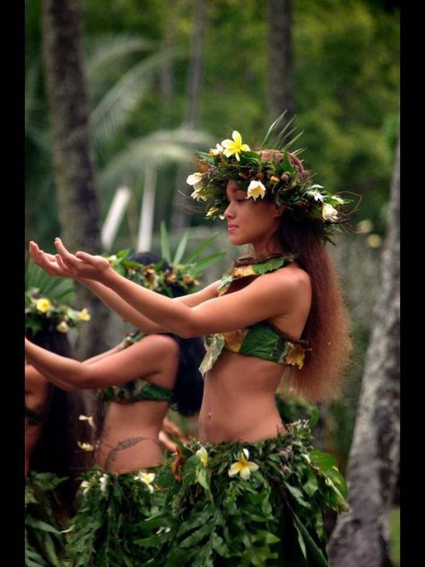 HULA HANDS Tahitian Costumes, Polynesian Dance, Tahitian Dance, Hawaiian Woman, Hawaii Hula, Hawaiian Dancers, Polynesian Art, Hula Dance, World Dance