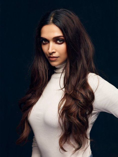 Deepika Padukone Hair Color, Deepika Hairstyles, Deepika Padukone Hair, Hair Color For Brown Skin, Honey Brown Hair, Deepika Padukone Style, Bollywood Hairstyles, Makati, Bollywood Celebrities