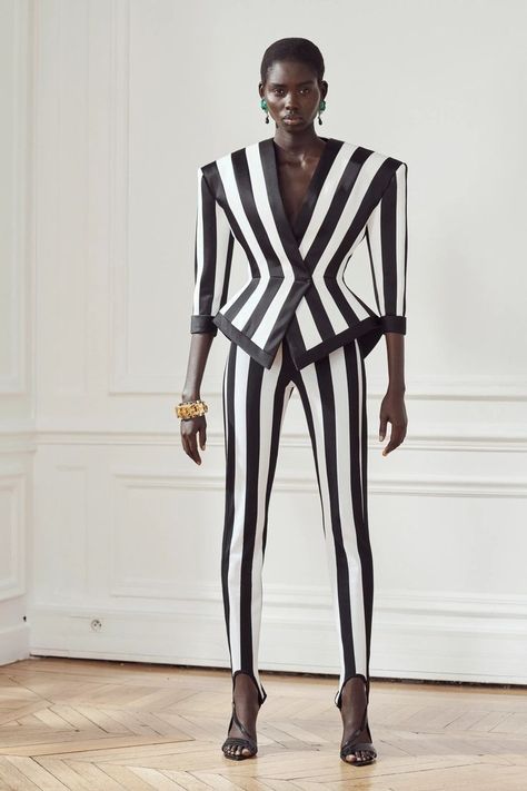 Balmain Collection, Stirrup Leggings, Moda Outfit, Fall 24, Trending Fashion Outfits, Pierre Balmain, Cashmere Turtleneck, Outfit Look, Print Trends