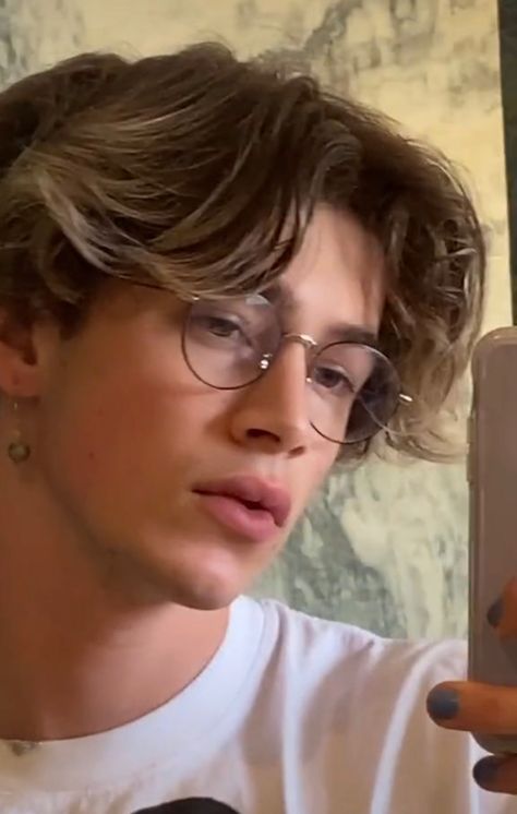 E-boy Hair, Luca Apple, Middle Part Haircut, Ghost Bird, Boys Curtains, Boy Material, Glasses Ideas, Middle Hair, Blonde Hair Boy