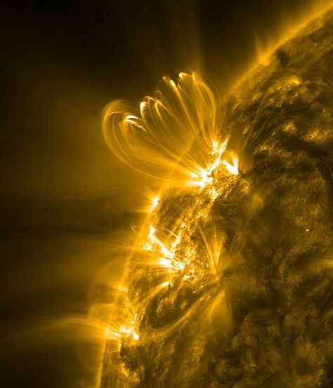 A solar storm reaches Earth (images) - CNET English Poem, Sun Vibes, Solar Storm, 2022 Happy New Year, Nasa Goddard, The Banshee, Storm Art, Beautiful Universe, Solar Flares