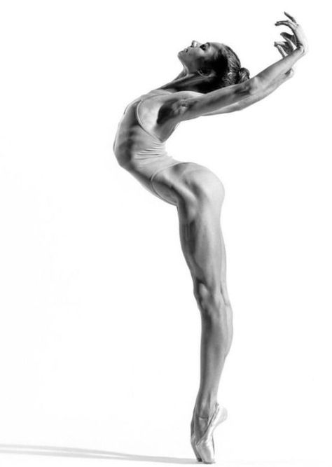 Ballet Photography Poses, Poses Pictures, Ballerina Photography, Ballet Dance Photography, Dancers Body, Dance Picture Poses, Dancer Photography, Dance Photography Poses, Body Art Photography