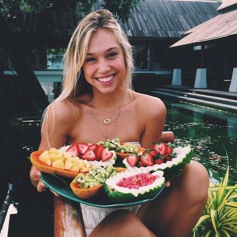 Jay Alvarrez, Simple Nutrition, Falafels, Alexis Ren, Malibu Barbie, Diet Vegetarian, Ab Workouts, Croquettes, Instagram Model