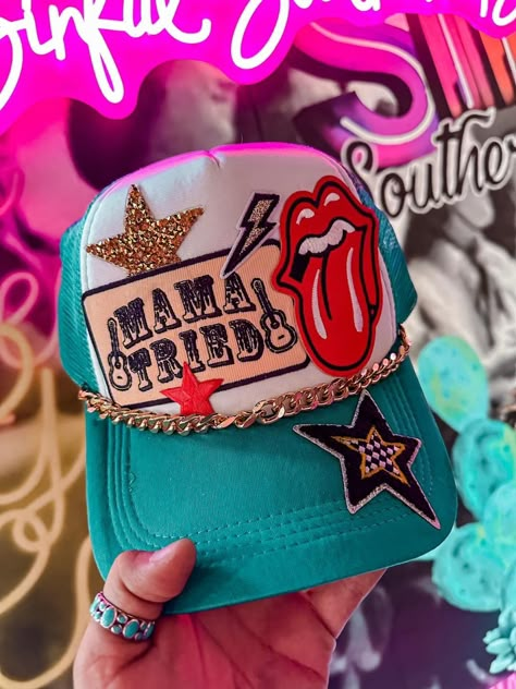 Trucker Hat Bar, Trucker Hat Ideas, Trucker Hat Fashion, Cowgirl Accessories, Diy Sweatshirt, Custom Trucker Hats, Fabric Tote Bags, Crafty Mama, Hat Patches