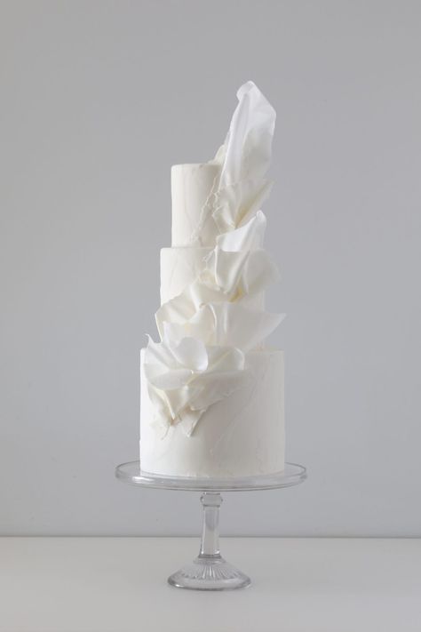 White Fondant Cake, Textured Wedding Cakes, Wedding Cake Options, Small Wedding Cakes, Dream Wedding Cake, Modern Cakes, Luxury Wedding Cake, Wedding Cake Recipe, Tiered Cake