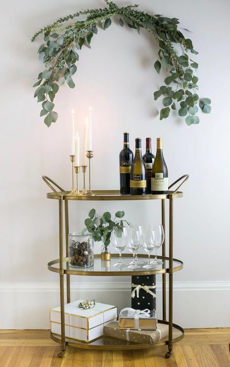 Christmas Bar Cart, Bar Cart Design, Bandeja Bar, Gold Bar Cart, Bar Cart Styling, Cart Decor, Bar Cart Decor, Home Bar Decor, Contemporary House Design