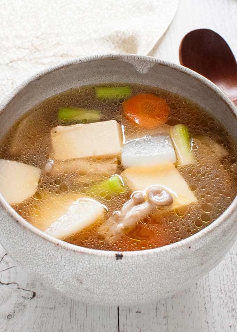 Japanese Soup, Mapo Tofu, Resep Diet, Recipes Delicious, Asian Soup, Simple Food, Recipes Simple, Japanese Cooking, Japanese Dishes