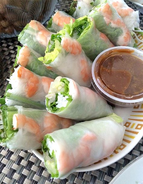 Vietnamese Spring Rolls Aesthetic, Spring Rolls Aesthetic, Vietnam Roll, Vietnamese Spring Rolls Recipe, Vietnamese Rice Paper Rolls, Healthy Spring Rolls, Salad Roll, Mukbang Food, Vietnamese Spring Rolls