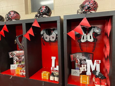 Senior Night locker room decorations Senior Locker Decorations Ideas Basketball, Decorated Lockers For Sports, Decorate Locker Room, Homecoming Locker Room Decorations Football, Sport Locker Decorations, Homecoming Locker Room Decorations, Senior Locker Room Decorations, Locker Decorations Ideas For Sports, Locker Decorations Christmas