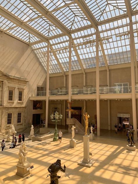 The Met Nyc Aesthetic, Nyc Museums Aesthetic, New York Instagram Aesthetic, Nyc Art Museum Aesthetic, Art Museum New York, Met Aesthetic Museum, New York Art Museum, New York Museum Aesthetic, New York City Summer Aesthetic