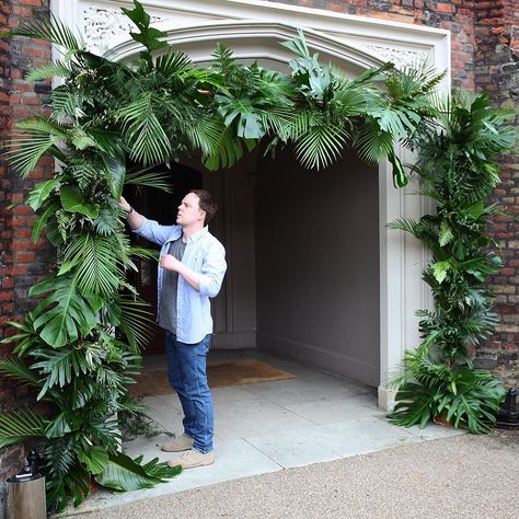 Putting the finishing touches to this tropical tinged foliage arch @fulhampalace for yesterday’s wedding. The relief when I arrived this… Foliage Arch, Foliage Decor, Copper Pipes, Wedding Hall Decorations, Bella Wedding, Nightclub Design, Areas Verdes, Diy Arrangements, Hollywood Wedding