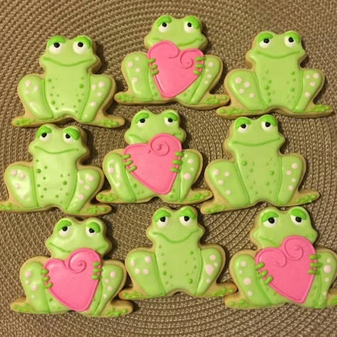 Tamara's Cookies: Valentine's day. Frog with a heart. Frogs. Cookies Board, Sugar Cookie Decorating Ideas, Frog Cookies, Royal Icing Decorated Cookies, Frog Birthday Party, Frog Birthday, Sugar Cookie Decorating, Sugar Dough, Royal Iced Cookies