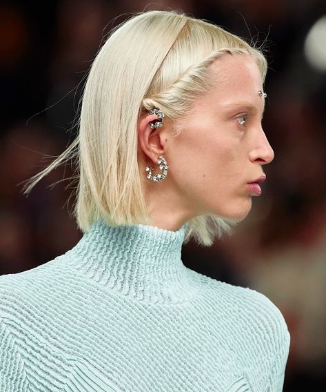 Runway Hair Trends 2023, Runway Hair Trends, Faces Profile, Hair Runway, Runway Hairstyles, Hair Trends 2022, Hair Editorial, Hair Stayl, Julia Fox