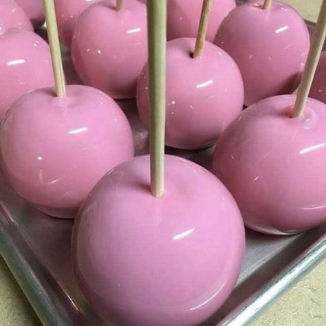 Mcbling Birthday, Bubblegum Party, Sakura Food, Pink Candy Apples, Gender Reveal Candy, Peach Bridal Showers, Princess Food, Pink Snacks, Candy Apple Recipe