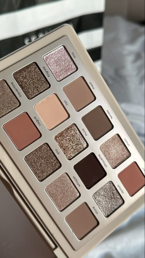 Natasha Denona I need a nude palette Natasha Denona Eyeshadow Palette, Natasha Denona I Need A Nude Palette, Natasha Denona Palette, Mua Kit, Natasha Denona Eyeshadow, Makeup Collection Goals, Best Eyeshadow Palette, Eyeshadow Products, Makeup Nails Art