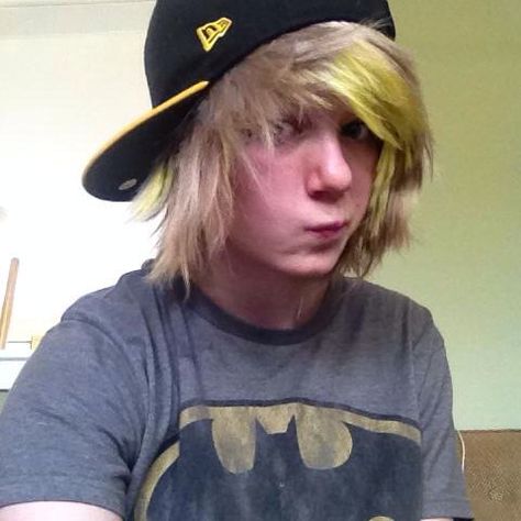 #emo #scene #emoguy #sceneguy #emohair #scenehair 😍😍😍 yellow and super ash blonde Blond Scene Hair, Scene Guys 2000s, Emo Hair Guys, Scene Boys 2000s, Blonde Emo Boy, Scene Kid Boy, Emo Scene Hair Boy, Scene Boy Outfit, Scene Boy Hair